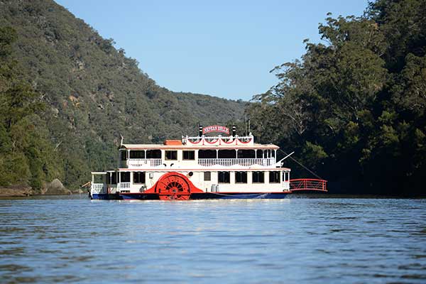 Nepean Belle paddlewheeler side on in Nepean River