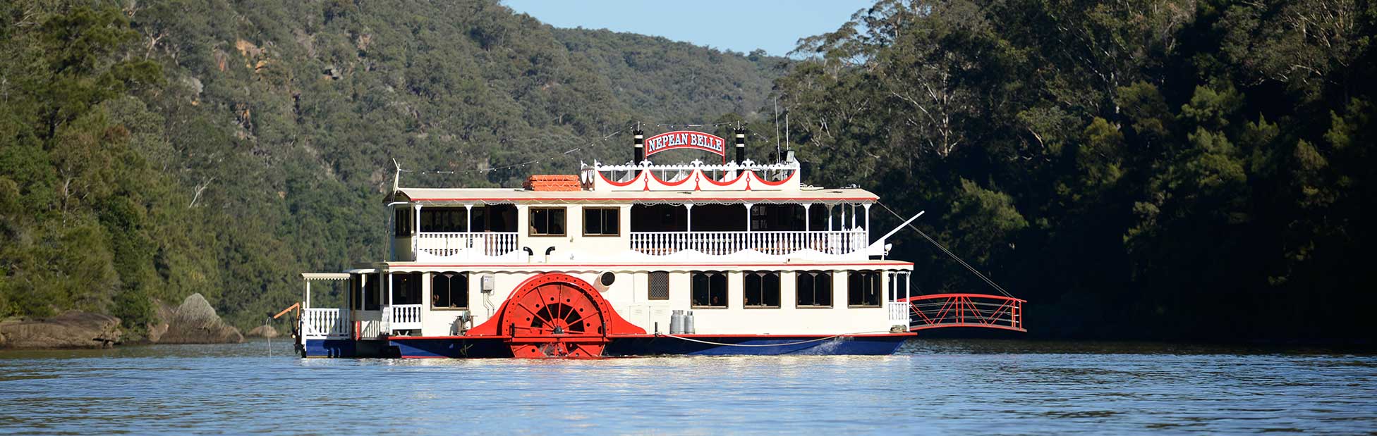 Nepean Belle paddlewheeler side on in Nepean River